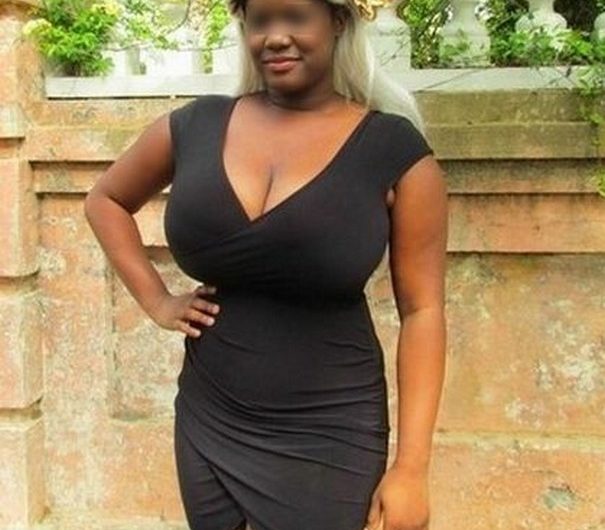 Black aux énormes nichons cherche h à sodomiser sur Colmar