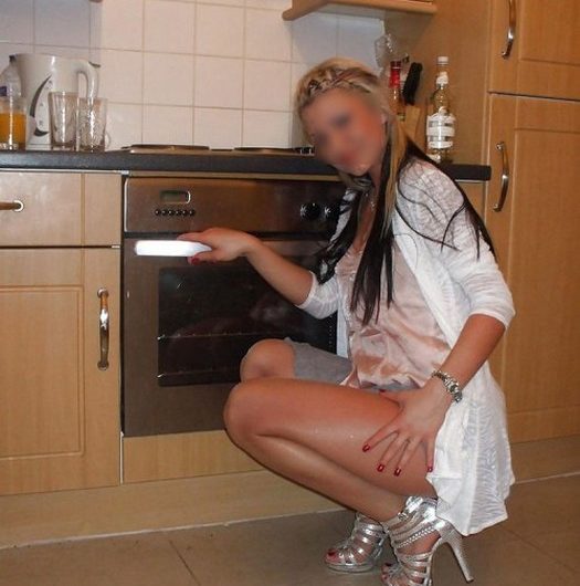 Femme mariée sur Strasbourg cherche homme bi pour elle et son mari