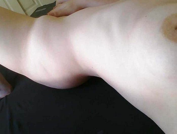 Jeune lesbienne qui se cherche… cherche copine initiatrice (67)