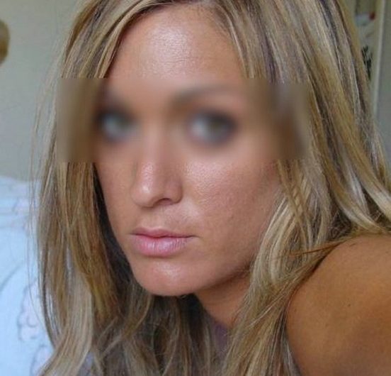 Jolie blonde plutôt salope pour moments funs