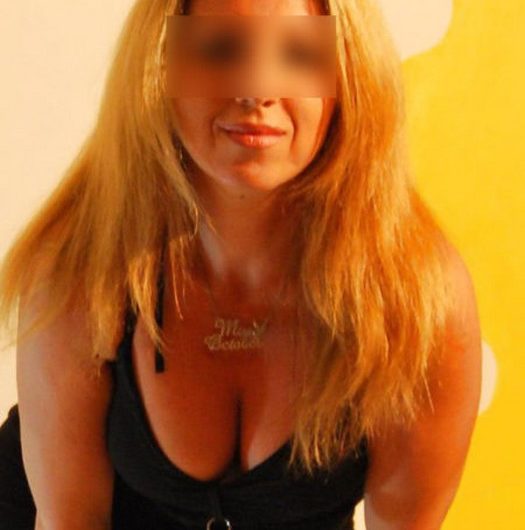 Femme libertine au foyer aimerait briser la routine
